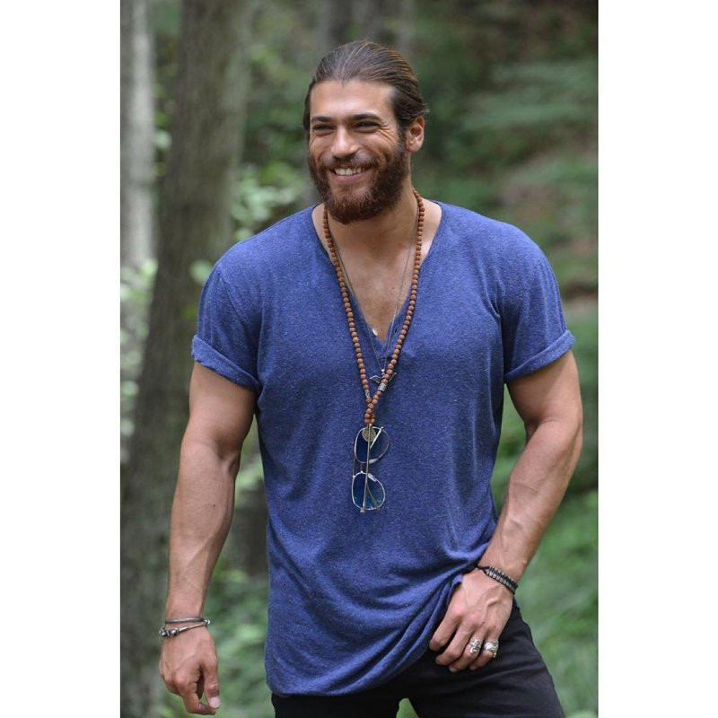 Can Yaman saçlarını satışa çıkardı