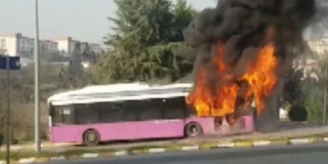 Özel Halk Otobüsü'nde yangın! Bir anda alevler içinde kaldı