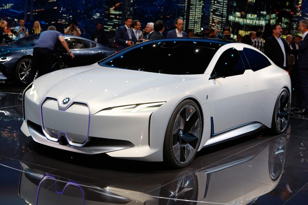 BMW i4, Tesla'ya rakip oluyor!