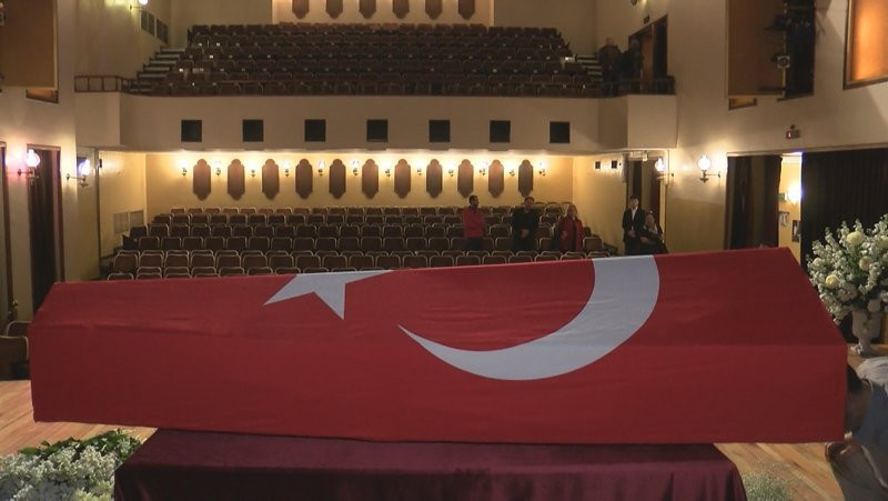Usta tiyatrocu Yıldız Kenter'e son veda!