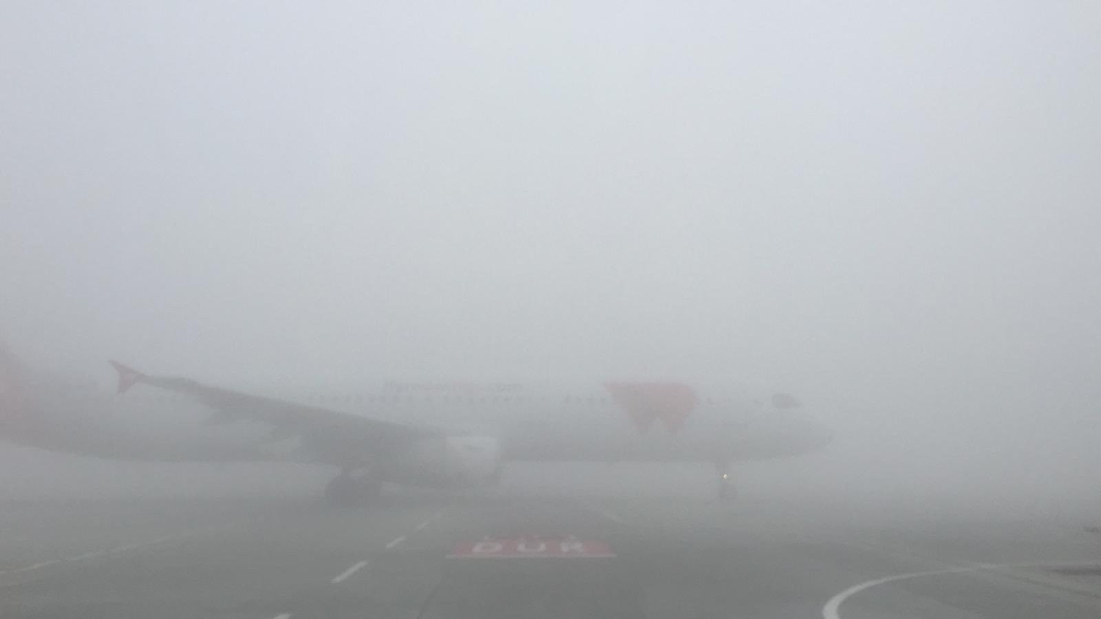 İstanbul Havalimanı'nı sis yuttu