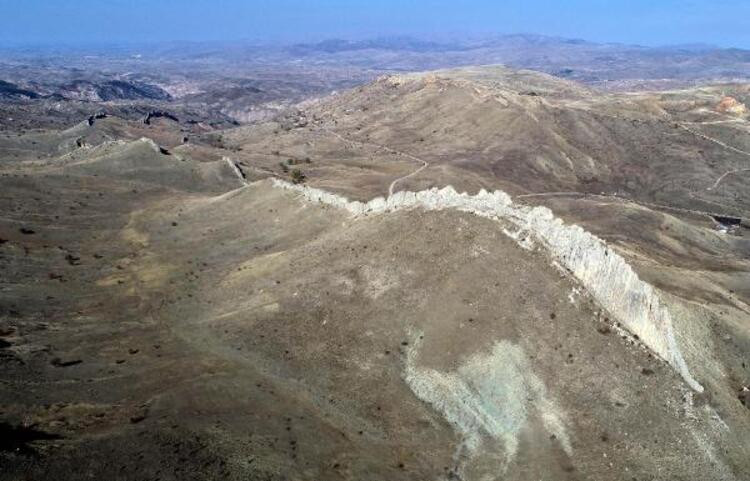 Sivas'ta doğal Çin Seddi bulundu