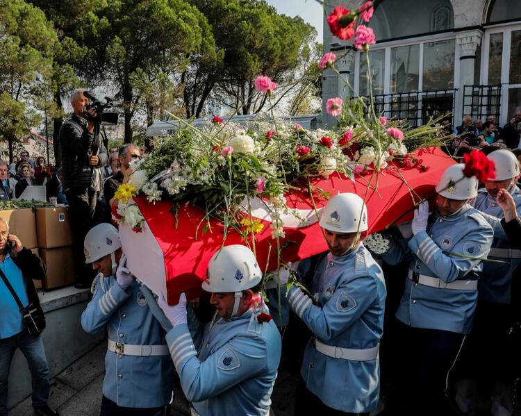 Yıldız Kenter'in cenazesinde gergin anlar