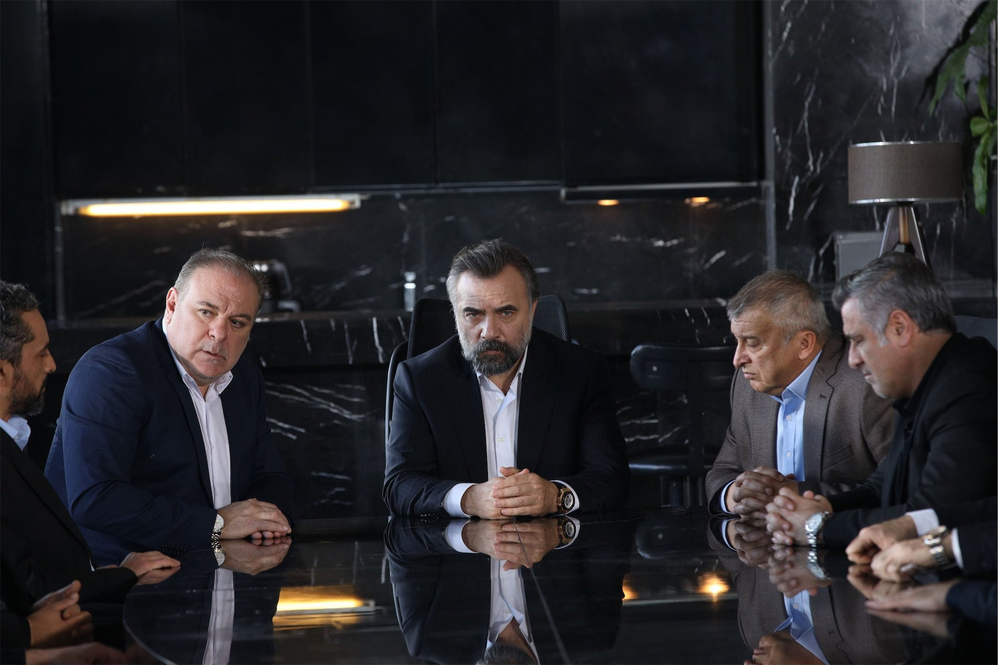 Eşkıya Dünyaya Hükümdar Olmaz geceye damga vurdu