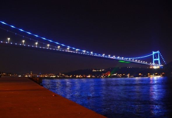 İstanbul'un simgeleri, çocuklar için maviye büründü