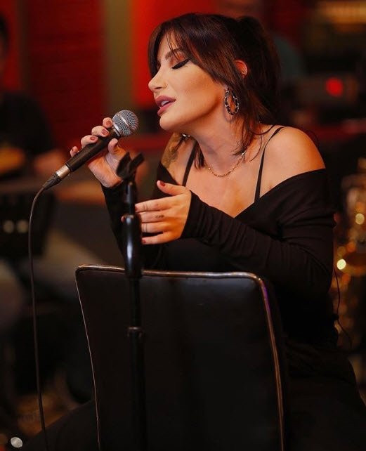 Saplantılı hayranı İrem Derici’yi evinden etti