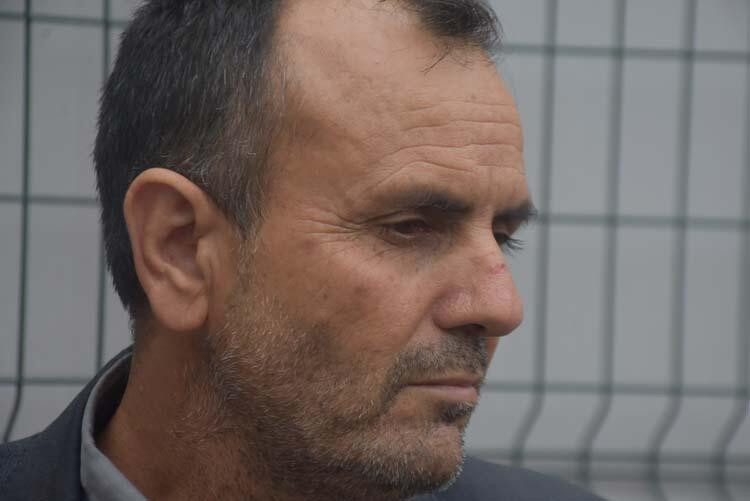 Yunan zulmü bitmiyor ! Genç kızı dövüp, parasını aldılar