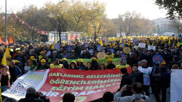 Binlerce öğretmen Ankara'da sokağa indi