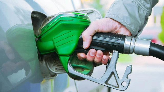 Depoları fulleyin! Benzine okkalı zam geliyor!