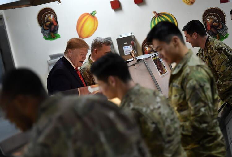 Trump'tan binlerce kilometre uzaktaki askeri birliğe ziyaret