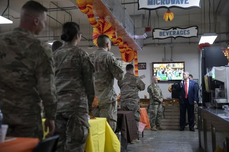 Trump'tan binlerce kilometre uzaktaki askeri birliğe ziyaret