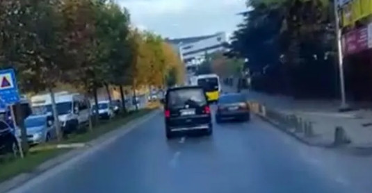 İstanbul'da güpegündüz minibüsle kız kaçırdılar