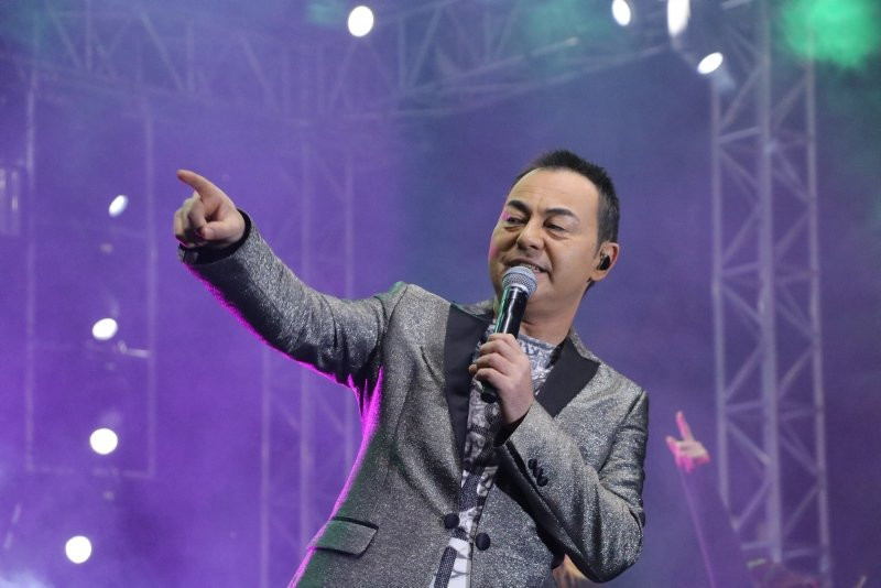 Serdar Ortaç ''Rahat kalmak istiyorum'' dedi ve veda etti