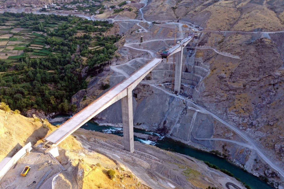 Türkiye'nin en yüksek köprüsünde sona gelindi
