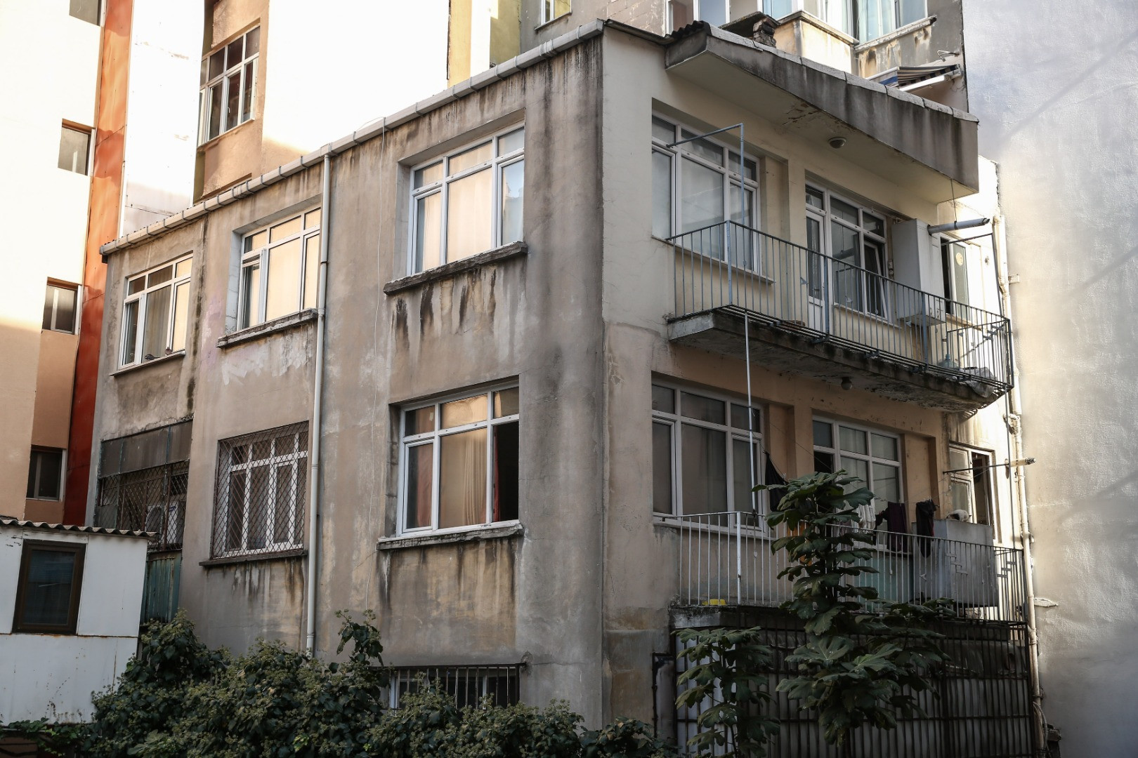 İstanbul'da 4 kardeşin ölü bulunduğu evden yürek parçalayan görüntüler