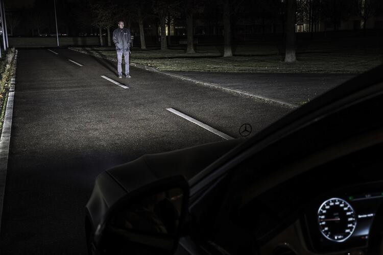 Otomobiller değişiyor ! İşte akıllı far sistemi