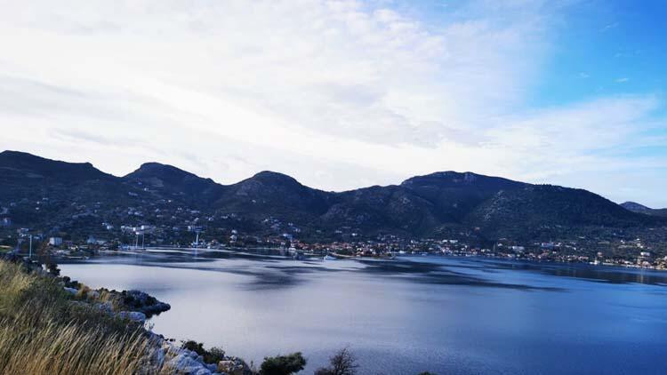 Marmaris'te kaçak yapıların yıkımı başladı