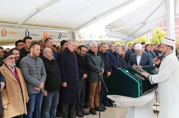 Erdoğan cenaze törenine katıldı - Resim : 4