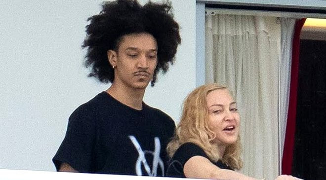 Madonna balkonda fena yakalandı - Resim: 1