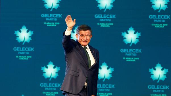 Gelecek Partisi için Davutoğlu'nu kutlayan 16 AK Partili milletvekili kim? 