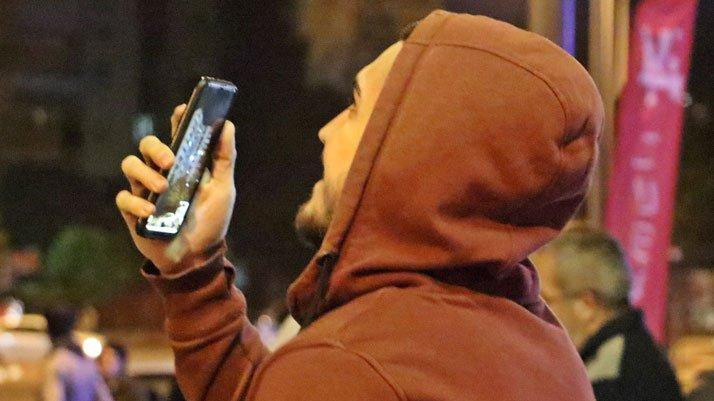 Günün en acı karesi: Genç kız can, bunlar ''like'' peşinde!