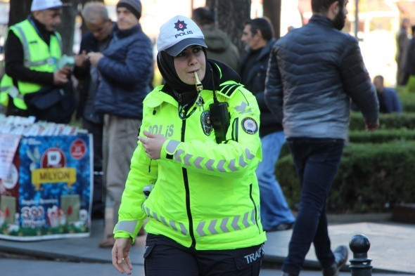 Saç baş yolduran trafik onlara emanet!