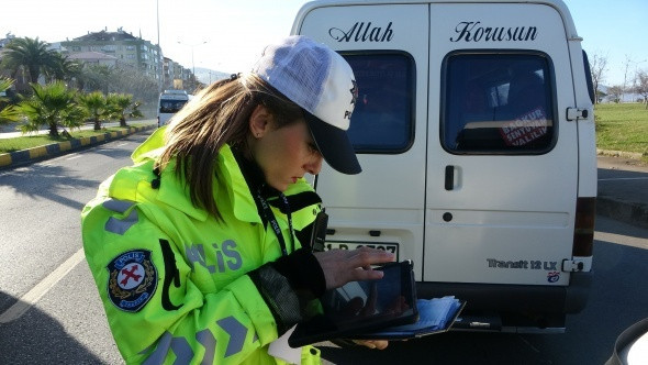 Saç baş yolduran trafik onlara emanet!