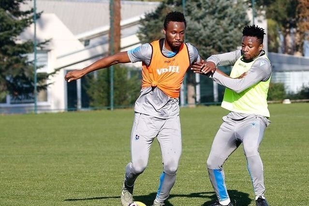 Trabzonspor yıldız futbolcuyu Türkiye'ye davet etti