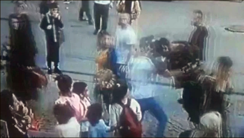 ''Karım'' dedi dövdü! İstanbul'da sokak ortasında kadına şiddet kamerada!
