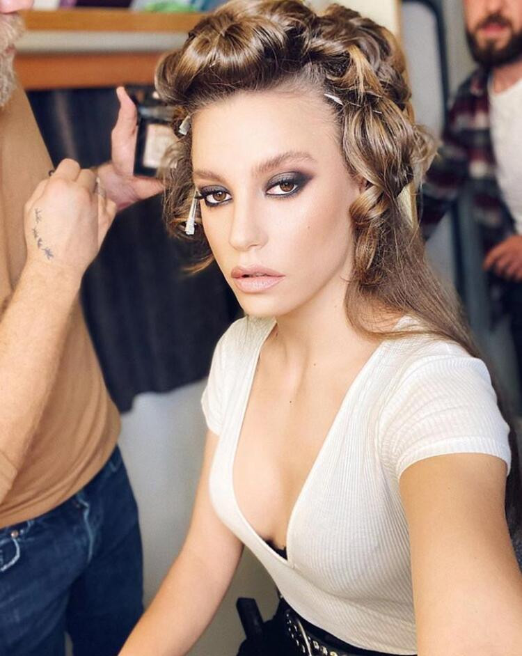 Serenay Sarıkaya Instagram'ı salladı !