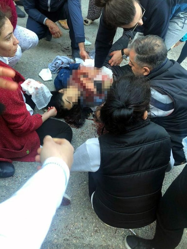 İzmir'de eşi tarafından öldürülen kadının son anları kamerada