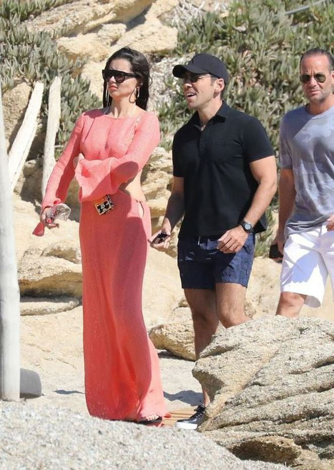 Adriana Lima ile ayrılan Emir Uyar eski aşkına geri döndü
