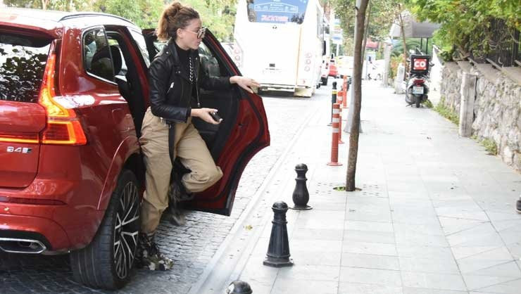 Serenay Sarıkaya bu sefer 6 bin TL'lik botlarıyla olay oldu