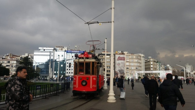İstanbul'da gündüz geceye döndü