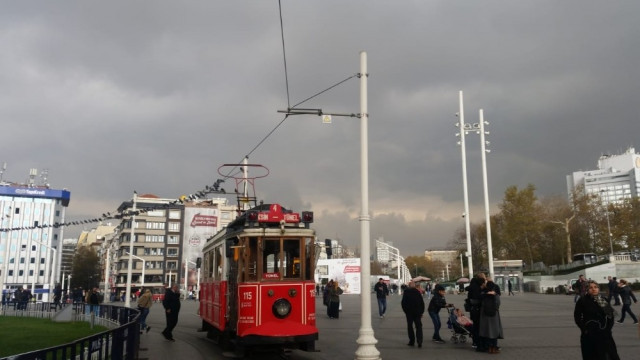 İstanbul'da gündüz geceye döndü