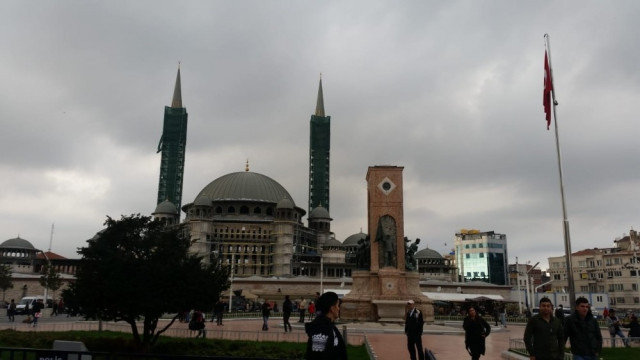 İstanbul'da gündüz geceye döndü
