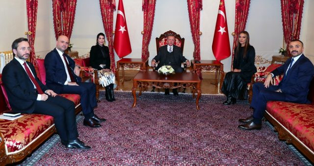 ''Okan Kurt hangi vasıfla Erdoğan'ın karşısına oturdu ?''