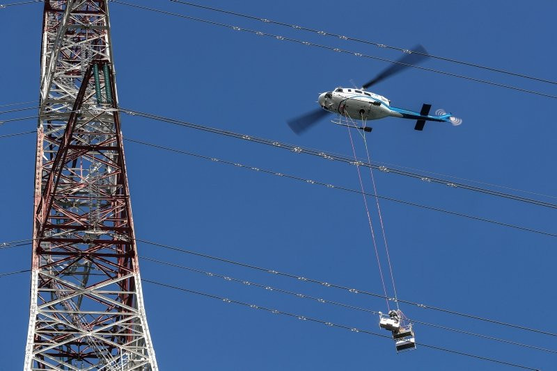 İstanbul Boğazı'nın üstünde kesintisiz elektrik için ölüme meydan