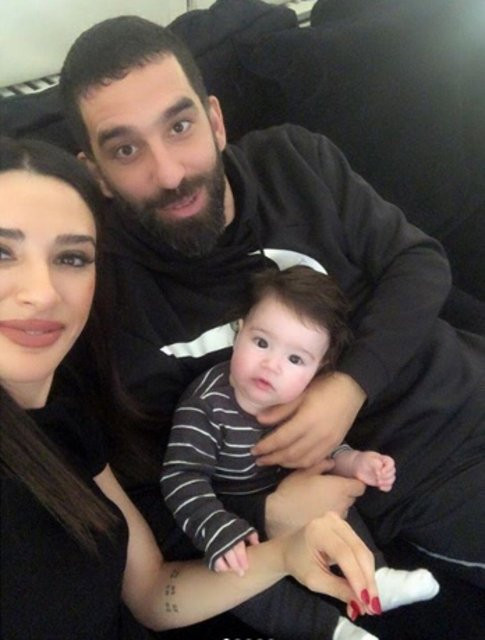 Arda Turan’dan eşi Aslıhan Doğan Turan’a romantik kutlama
