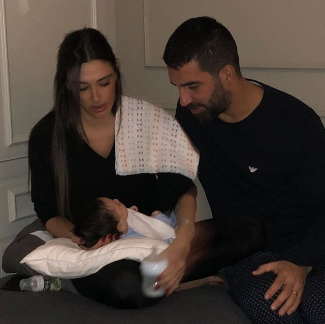 Arda Turan’dan eşi Aslıhan Doğan Turan’a romantik kutlama