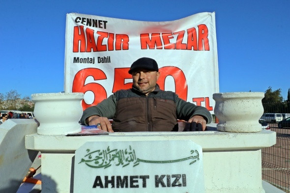 Semt pazarının en ilginç tezgahına ziyaretçi akını