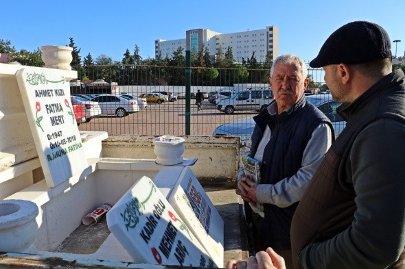 Semt pazarının en ilginç tezgahına ziyaretçi akını