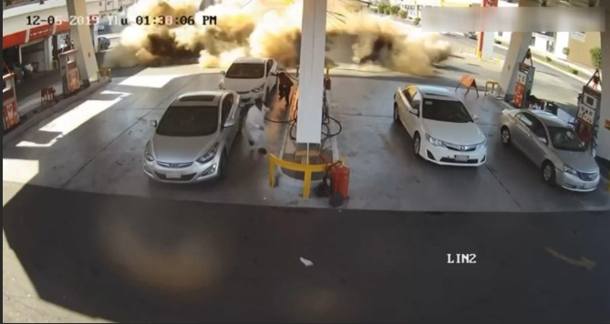 Benzin istasyonundaki patlama anı kamerada