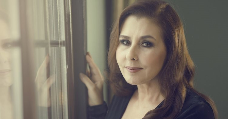 Ceren Özdemir'in görüntüleri ünlüleri ayaklandırdı: O bakışı biliyoruz!