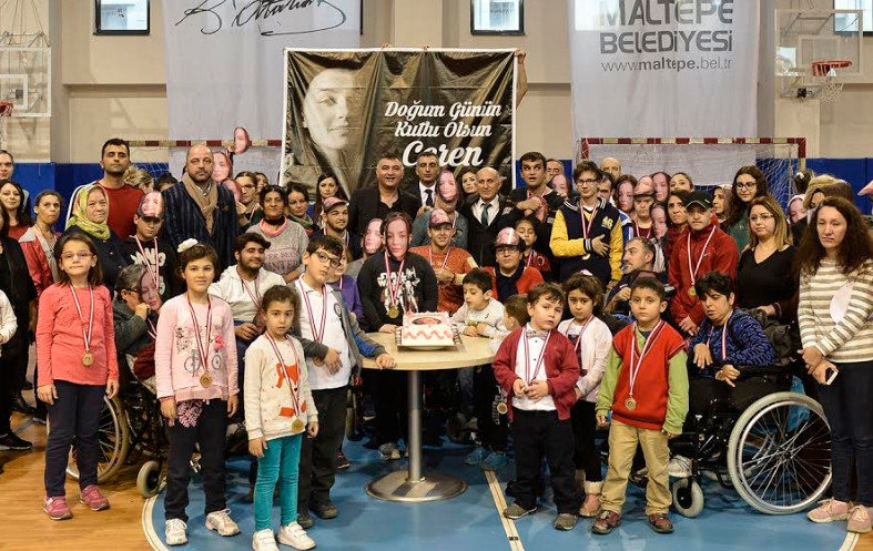Engelli öğrenciler Ceren Özdemir’i doğum gününde andı