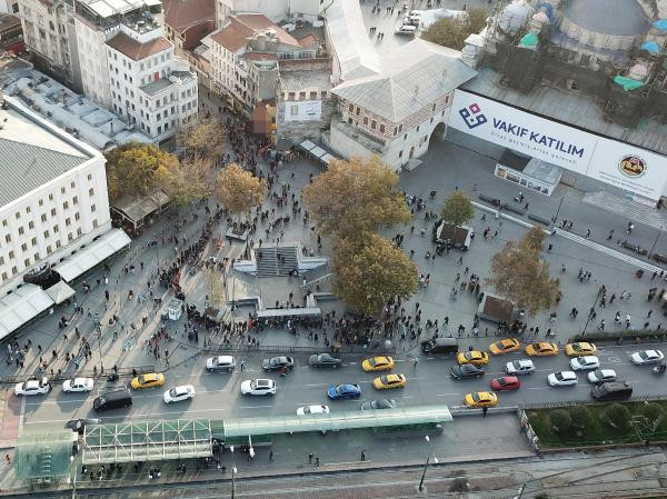 Eminönü'nde umut kuyruğu