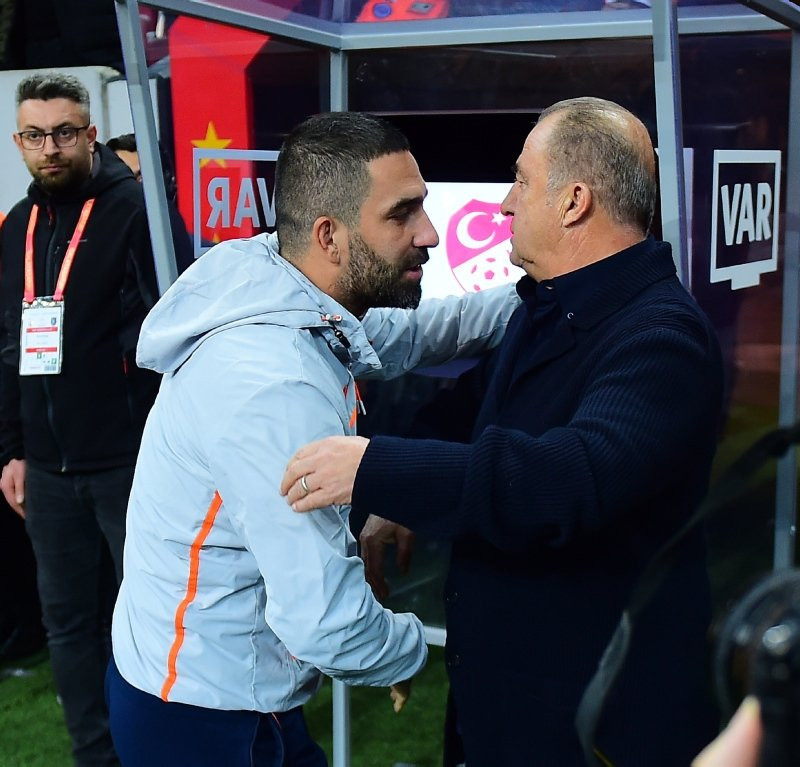 Arda Turan yeniden Galatasaray'da