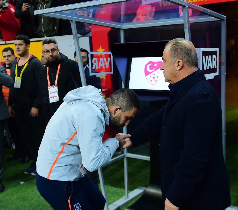 Arda Turan yeniden Galatasaray'da