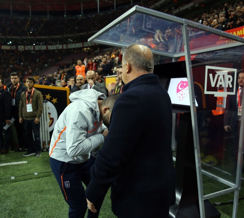 Arda Turan yeniden Galatasaray'da