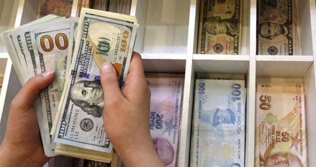 Türkiye'deki zenginler parayı dövize yatırdı